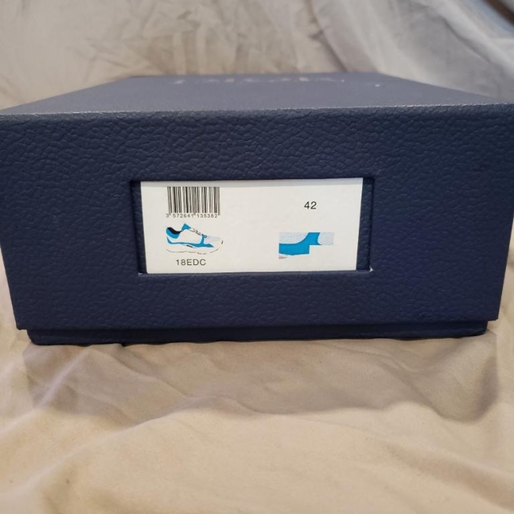 Men’s sneakers size 9